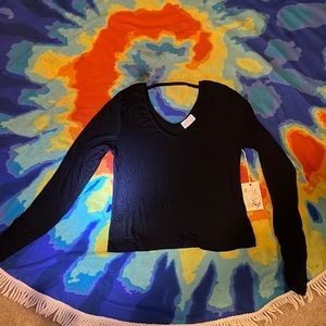 Black top with back&arm detail